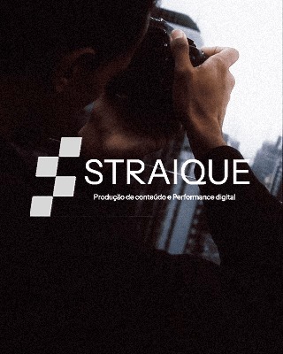 Cena de produção profissional de conteúdo da Straique